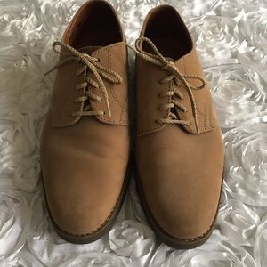 Bass tan leather oxfords